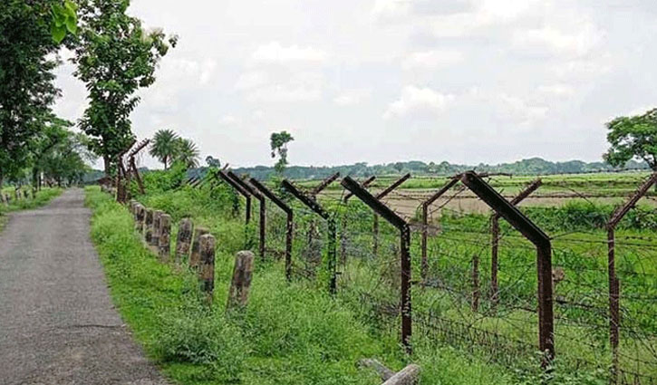 অবৈধভাবে ভারতে যাওয়ার পথে ২ বাংলাদেশি নাগরিক আটক