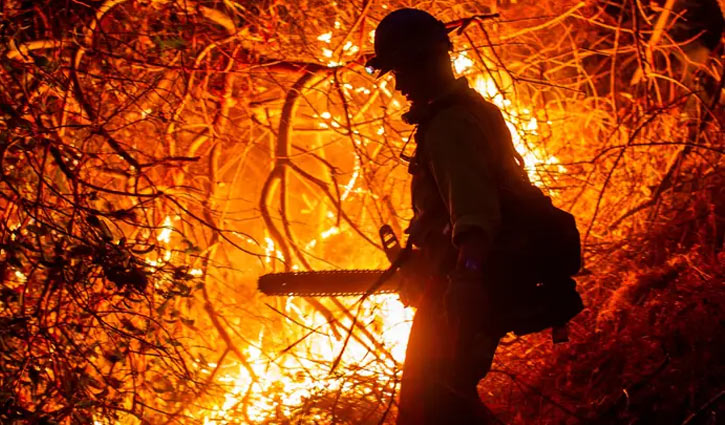 Wildfires likely to become more furious as stormy winds forecast in Los Angeles