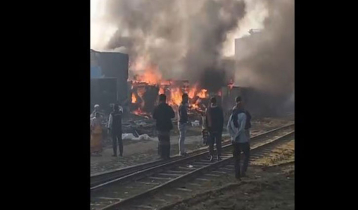 Fire breaks out at Tejgaon truck stand