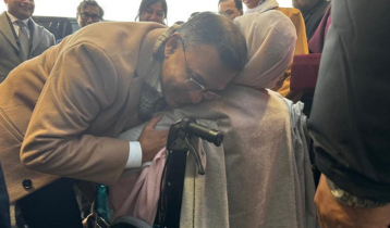 Tarique Rahman welcomes mother by hugging at airport