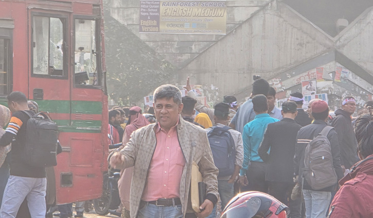 Sacked BDR members leave Shahbagh intersection