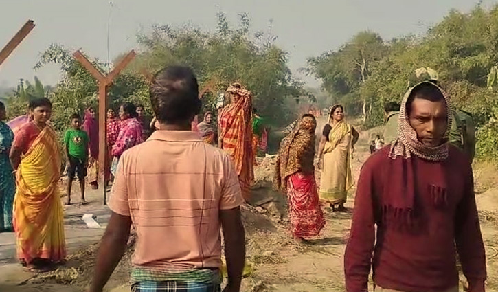 Indian citizens prevent BSF from fencing border 