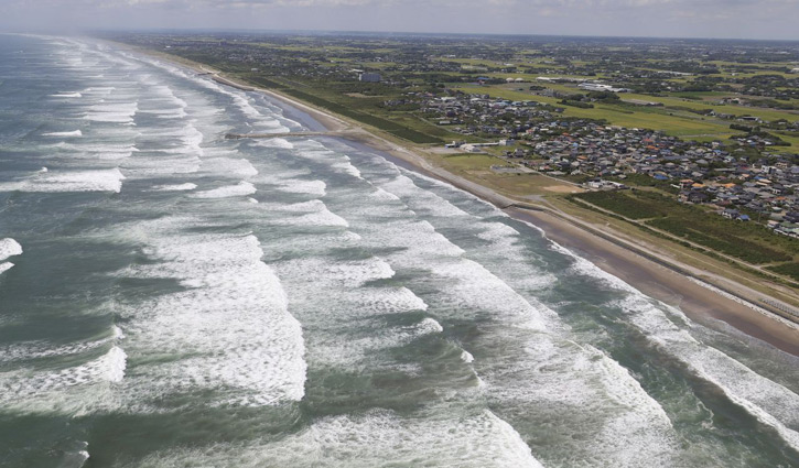 যুক্তরাষ্ট্রের কয়েকটি উপকূলে আঘাত হেনেছে উঁচু ঢেউ