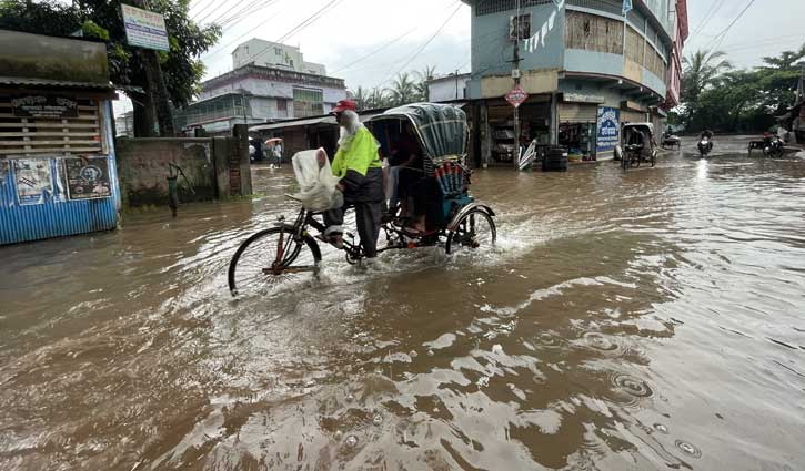টানা বৃষ্টিতে বাগেরহাট শহরে জলাবদ্ধতা, জনদুর্ভোগ চরমে টানা বৃষ্টিতে বাগেরহাট শহরে জলাবদ্ধতা, জনদুর্ভোগ চরমে