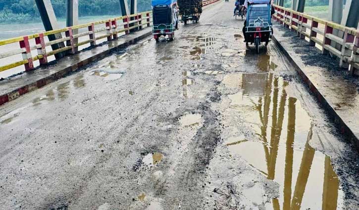 বৃষ্টিতে ধুয়ে গেল সড়কে ৬৫ লাখ টাকার সংস্কার