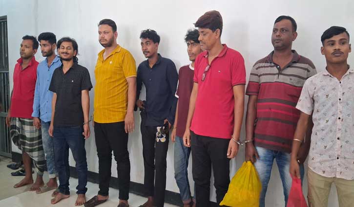 সাভারে স্বেচ্ছাসেবক নেতাসহ ১০ চাঁদাবাজ গ্রেপ্তার 