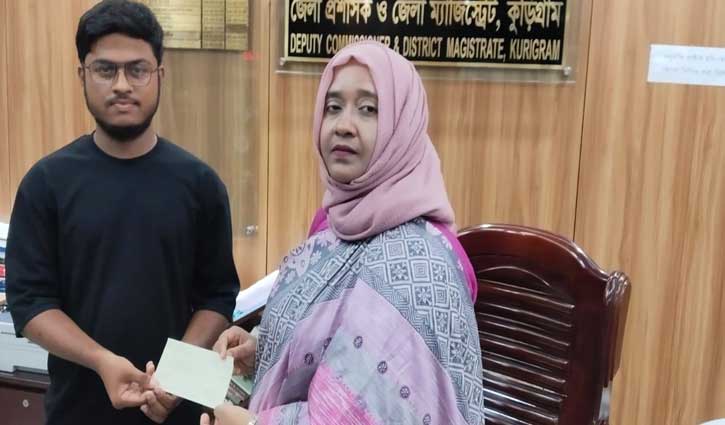 দরিদ্র-মেধাবী আপনের পাশে জেলা প্রশাসক