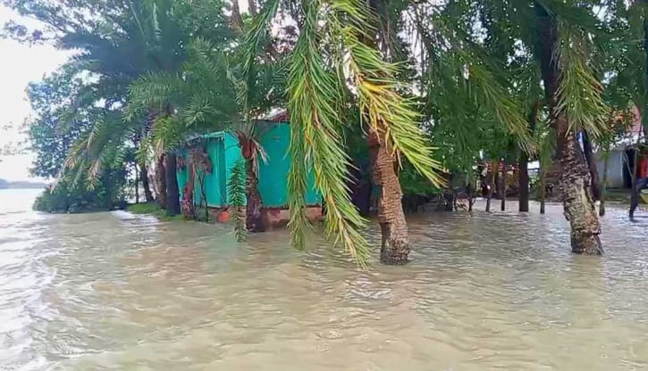 অস্বাভাবিক জোয়ারে হাতিয়ার নিম্নাঞ্চল প্লাবিত  