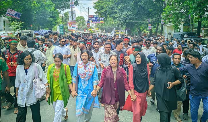 ব্যবসায়ী সোহাগকে হত্যার প্রতিবাদে রংপুরে শিক্ষার্থীদের বিক্ষোভ