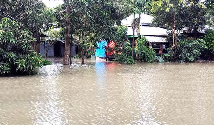 নিম্নচাপের প্রভাবে ভোলায় ৩০ গ্রাম প্লাবিত