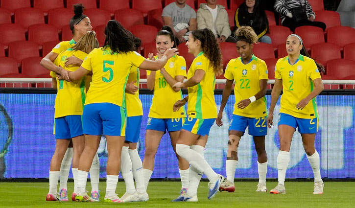 নিশ্ছিদ্র দাপটে উরুগুয়েকে উড়িয়ে ফাইনালে ও অলিম্পিকে ব্রাজিল