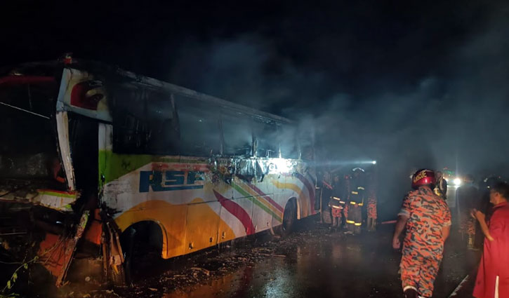 ফরিদপুরে জব্দ বাসে আগুন, তদন্তে পুলিশ