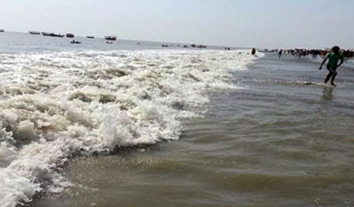 ফুটবল খেলার পর সাগরে গোসল, প্রাণ গেল ছাত্রের