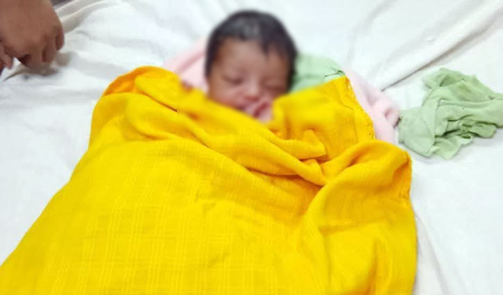 খুলনায় উদ্ধার নবজাতককে দত্তক নিতে ১৫ আবেদন