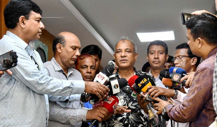 রাজনৈতিক বিবেচনায় সারের ডিলারশিপ নয়: কৃষি উপদেষ্টা