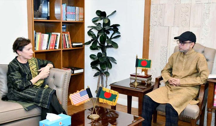 সংস্কৃতি উপদেষ্টার সঙ্গে মার্কিন চার্জ দ্যা অ্যাফেয়ার্সের সাক্ষাৎ