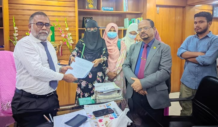 যৌন হয়রানির দায়ে অভিযুক্ত শিক্ষকের শাস্তি চান ইবি শিক্ষার্থীরা 