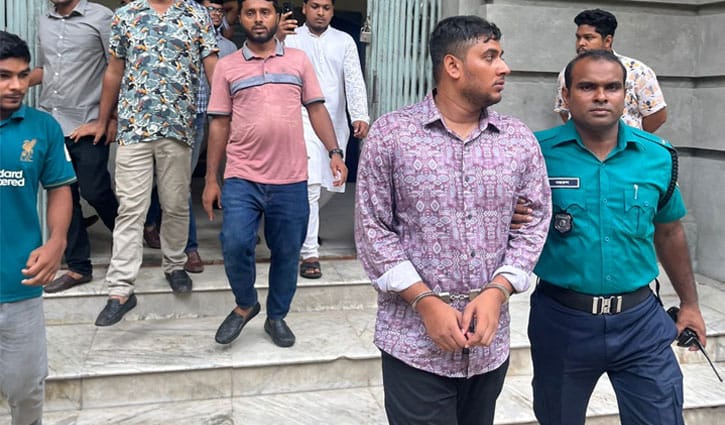 জবিতে ছাত্রলীগ নেতাকে আটক করে পুলিশে দিল ছাত্রদল