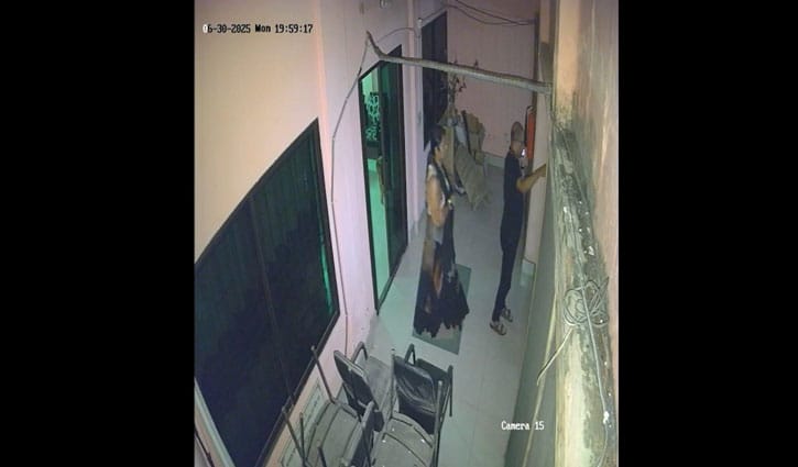 বান্ধবীকে নিয়ে রেস্টহাউজে হাতেনাতে ধরা, ওসি প্রত্যাহার