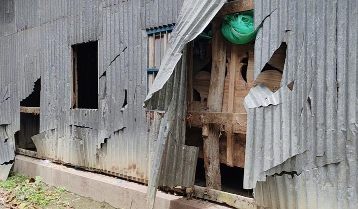 মাদারীপুরে বালু উত্তোলনের প্রতিবাদ করায় ৪ বাড়িতে হামলা