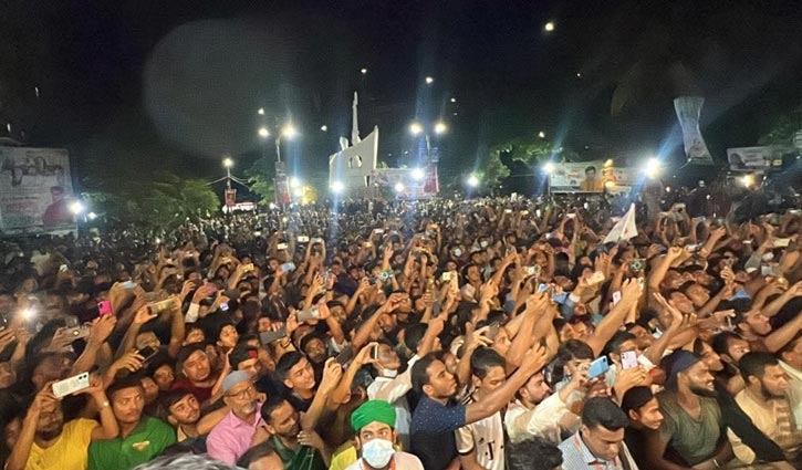 ‘বউত দিন হাইয়ো আর না হাইয়ো’ স্লোগানে তারুণ্যের উচ্ছ্বাস