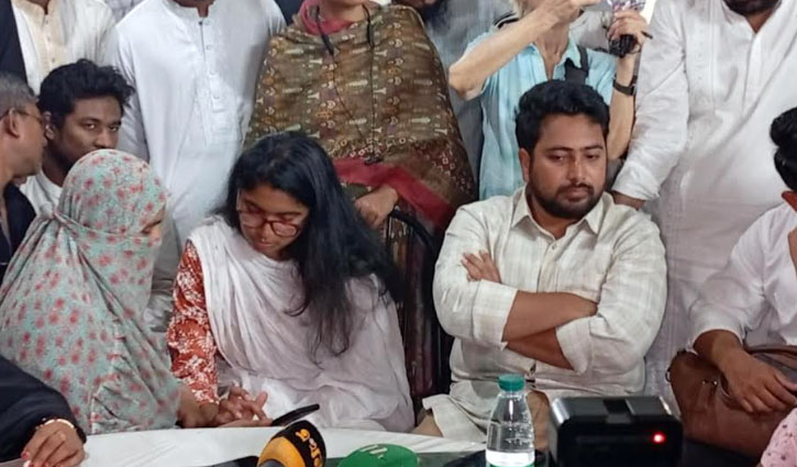 প্রশাসনের বিভিন্ন জায়গায় স্বৈরাচারের দোসররা আছে: নাহিদ