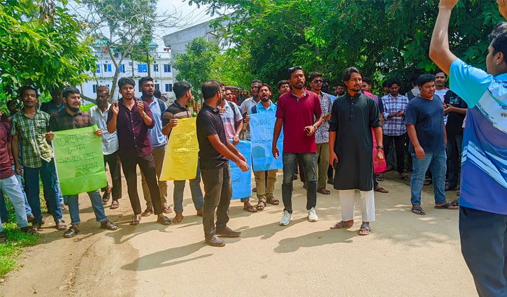 ফিটনেসবিহীন বাস অপসারণসহ নজরুল বিশ্ববিদ্যালয় শিক্ষার্থীদের ৫ দাবি