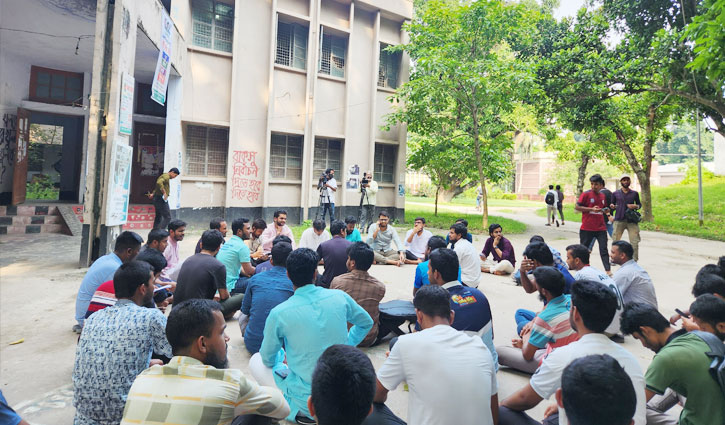 রাকসুর তফসিল ঘোষণার দাবিতে ছাত্রশিবিরের অবস্থান কর্মসূচি