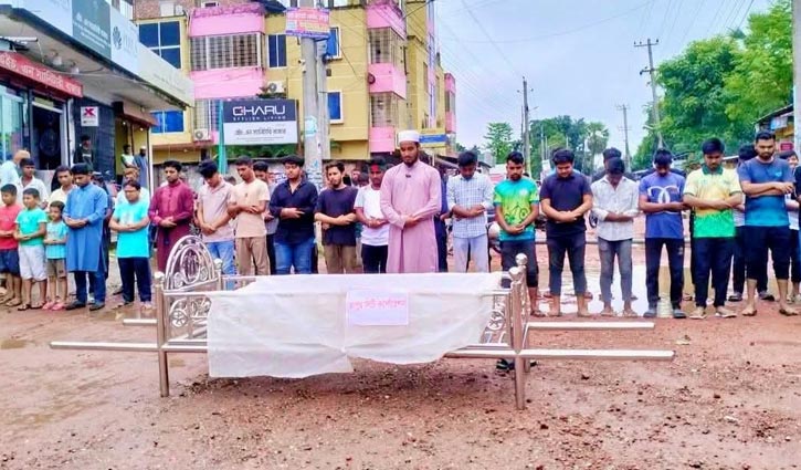 রংপুর সিটি করপোরেশনের ‘গায়েবানা জানাজা’ পড়লেন এলাকাবাসী