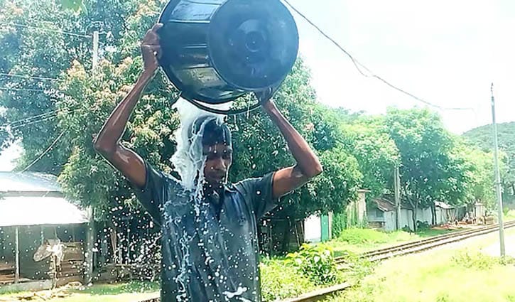 স্ত্রীর শোকে দুধ দিয়ে গোসল করলেন স্বামী, তাতে শান্তি কী মিললো? স্ত্রীর শোকে দুধ দিয়ে গোসল করলেন স্বামী, তাতে শান্তি কী মিললো?