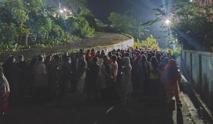 ‘তুমি কে আমি কে, বানর বানর’