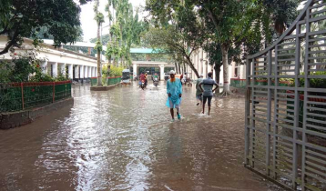মাগুরায় টানা বৃষ্টিতে শহরে জলাবদ্ধতা, ভোগান্তি 