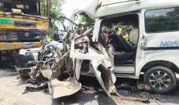 নাটোরে ট্রাক-মাইক্রোবাস সংঘর্ষে চালকসহ নিহত ৬