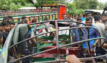 বগুড়ায় কাভার্ড ভ্যান-সিএনজি মুখোমুখি সংঘর্ষে নিহত ২