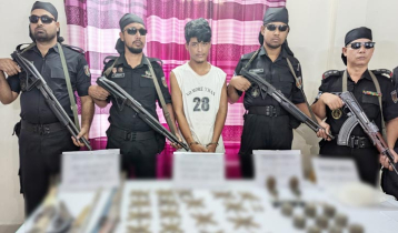 কক্সবাজারে গ্রেনেড-অস্ত্রসহ রোহিঙ্গা যুবক আটক