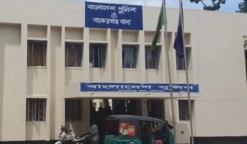 মাদকাসক্ত ছেলেকে পিটিয়ে হত্যা, থানায় আত্মসমর্পণ বাবা-মায়ের