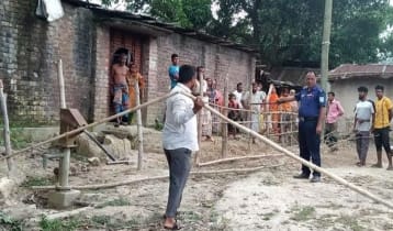 সরকারি সেই টিউবওয়েলের বেড়া অপসারণ, গর্ত ভরাট