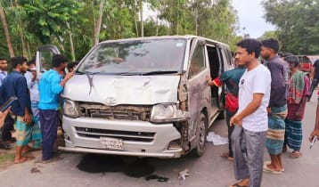শেরপুরে মাইক্রোবাস চাপায় ২ শিক্ষার্থী নিহত