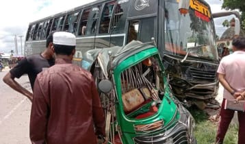 বাসচাপায় শিশুর মৃত্যু, মা-বাবা গুরুতর আহত