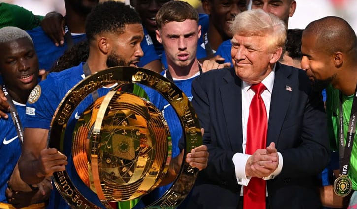 চেলসি পেল রেপ্লিকা ট্রফি, মূলটা পেলেন ট্রাম্প!