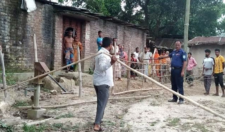 সরকারি সেই টিউবওয়েলের বেড়া অপসারণ, গর্ত ভরাট