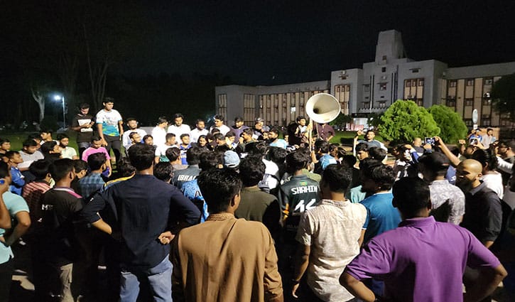 নৃশংস হত্যার প্রতিবাদে ক্যাম্পাসে-ক্যাম্পাসে বিক্ষোভ নৃশংস হত্যার প্রতিবাদে ক্যাম্পাসে-ক্যাম্পাসে বিক্ষোভ