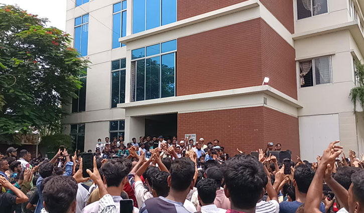 ৬ দাবিতে মাইলস্টোন শিক্ষার্থীদের বিক্ষোভ