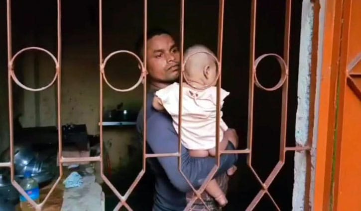 সুনামগঞ্জে ফের শিশুসহ ভাড়াটিয়াদের আটকে রাখলেন বাড়ি মালিক! সুনামগঞ্জে ফের শিশুসহ ভাড়াটিয়াদের আটকে রাখলেন বাড়ি মালিক!