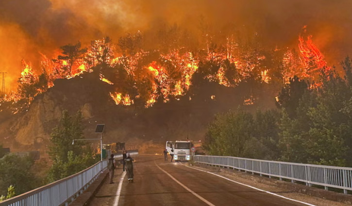 তুরস্কে দাবানলে ১০ দমকলকর্মী নিহত