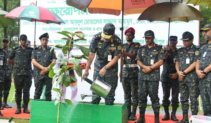 আনসার একাডেমিতে বৃক্ষরোপণ কর্মসূচির উদ্বোধন করলেন মহাপরিচালক