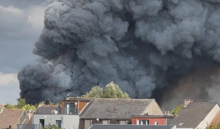 ভয়াবহ অগ্নিকাণ্ডে পুড়ে গেছে ‘টুমরোল্যান্ড’ উৎসবের মূল মঞ্চ