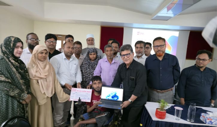 ঘুরে দাঁড়ানোর স্বপ্ন দেখছেন প্রতিবন্ধী যুবক এলাহী