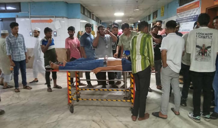 সচিবালয়ের সামনে ধাওয়া পাল্টা-ধাওয়া: আহত ৮৫ জন ঢাকা মেডিকেলে