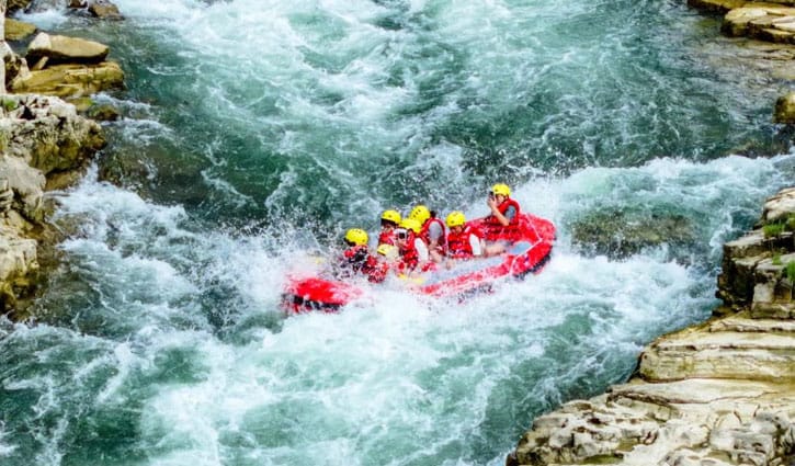 6 college students in China drown after falling into mine